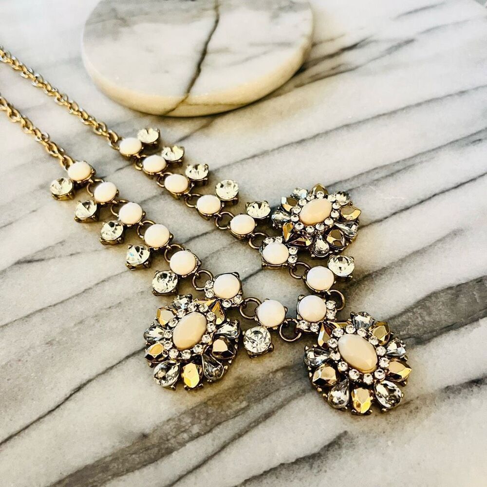 New York and Co Statement Necklace White Multicolor Gold Toned Glam Party - Picture 6 of 7